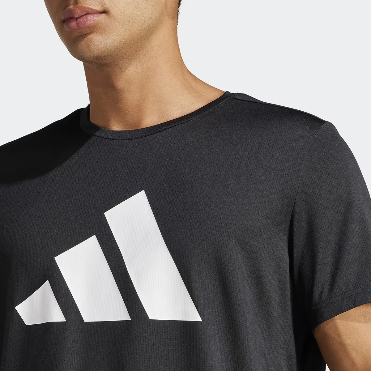 Мужская футболка Run It Adidas, чёрный — фото 4