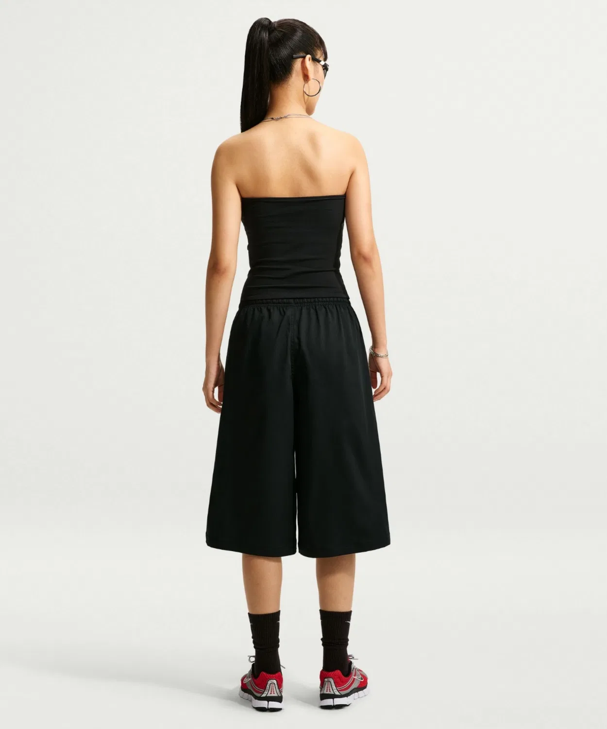 Женские шорты-парашют с принтом и логотипом, модель Oversized Mid-Rise Parachute Shorts NIKE, Black — фото 3