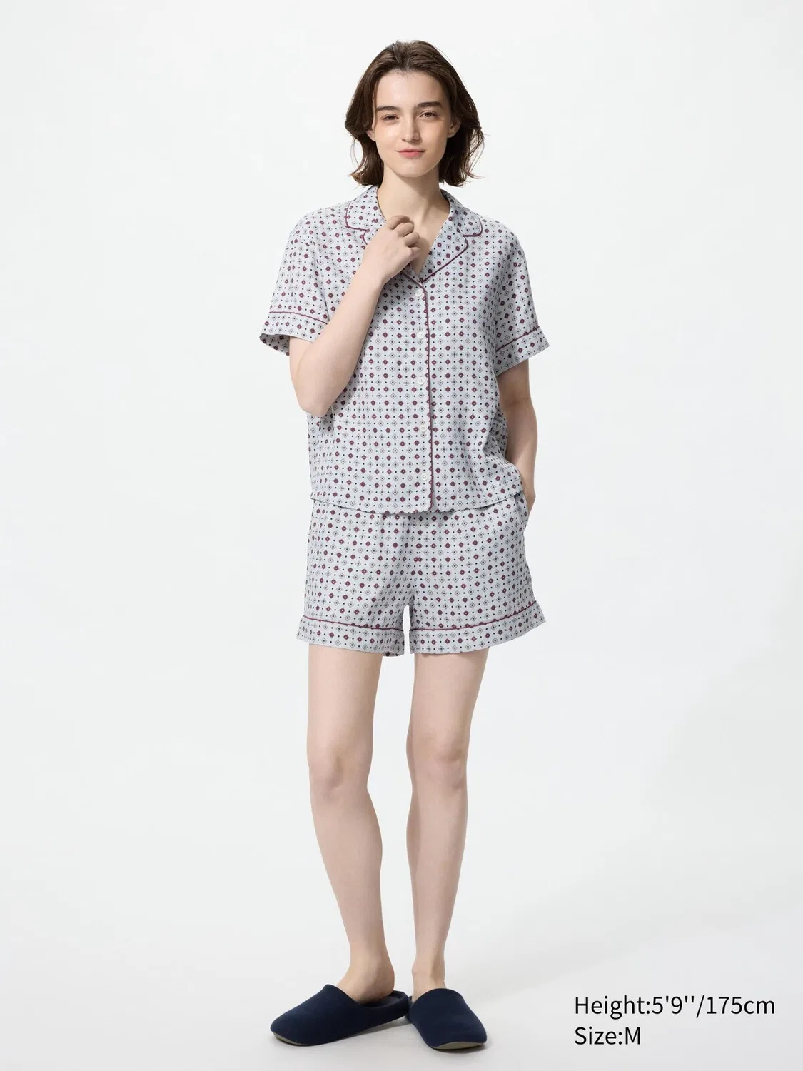 Пижама Uniqlo, атласная с коротким рукавом, с принтом, светло-серый — фото 2