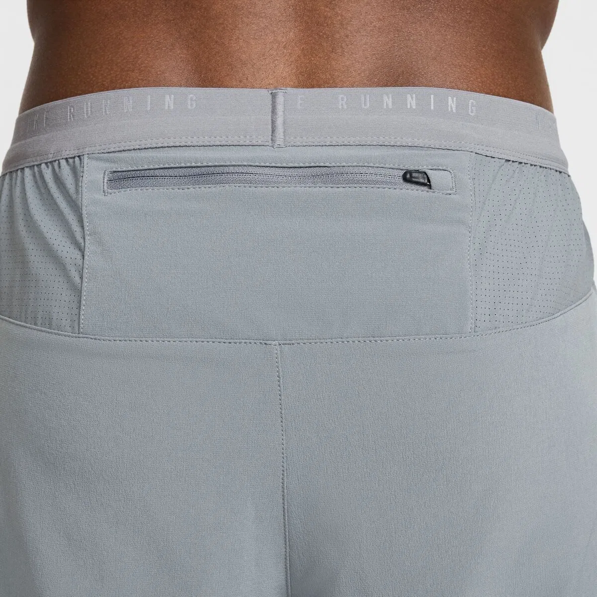 Мужские спортивные штаны с технологией Dri-FIT Dri-Fit Stride Woven Pant Nike, Smoke Grey Reflective Silv — фото 4