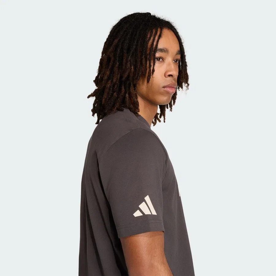 Футболка с принтом Performance KE6122 Audi Revolut F1 Team DNA Graphic Tee adidas, Черный — фото 4