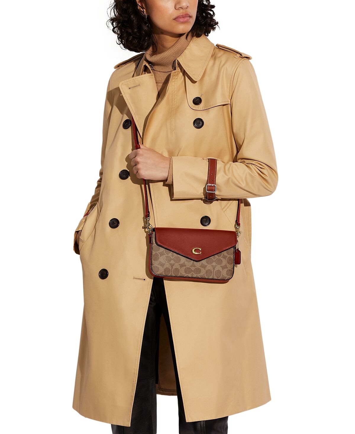 

Сумка COACH Signature Coated Canvas Wyn Crossbody, коричневый