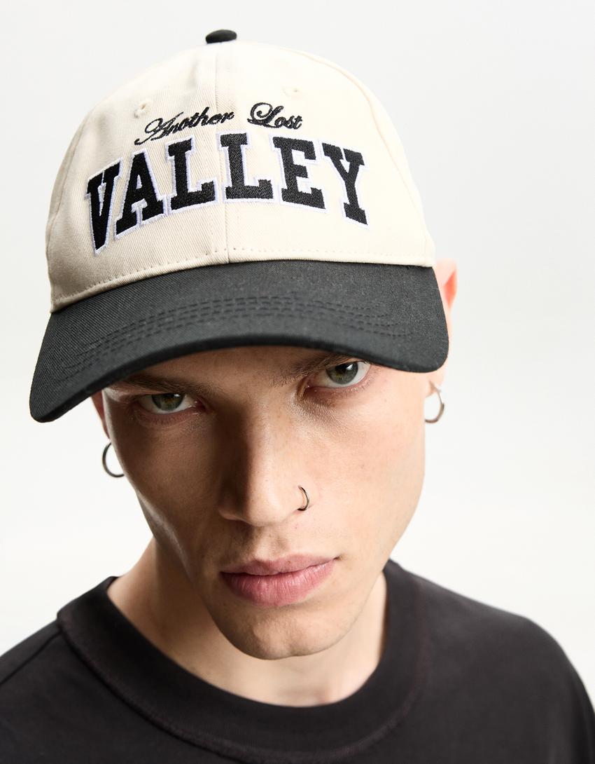 

Университетская кепка с вышивкой Bershka, желтый