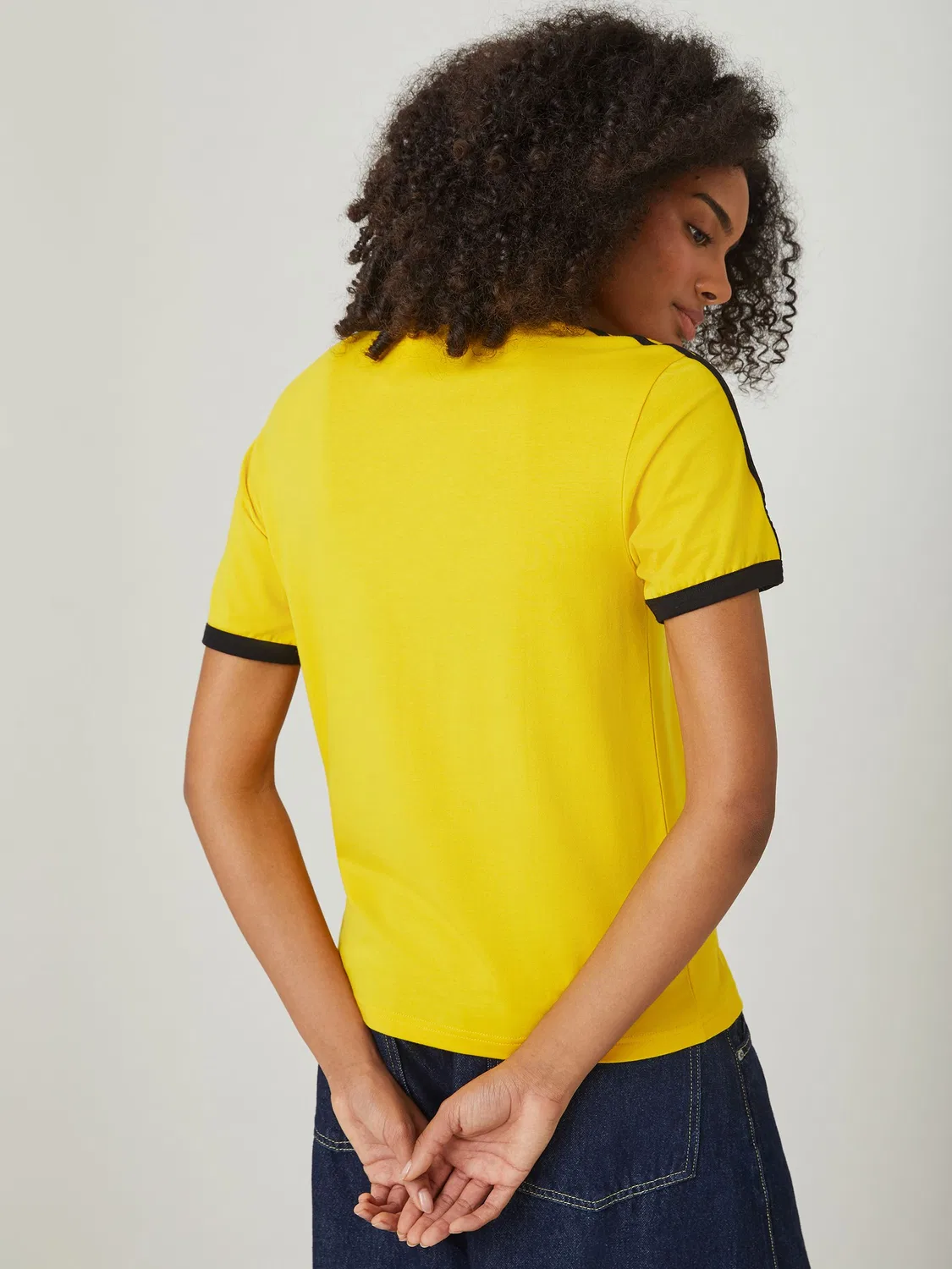 Футболка Linear T-Shirt, adidas Originals, желтый — фото 2