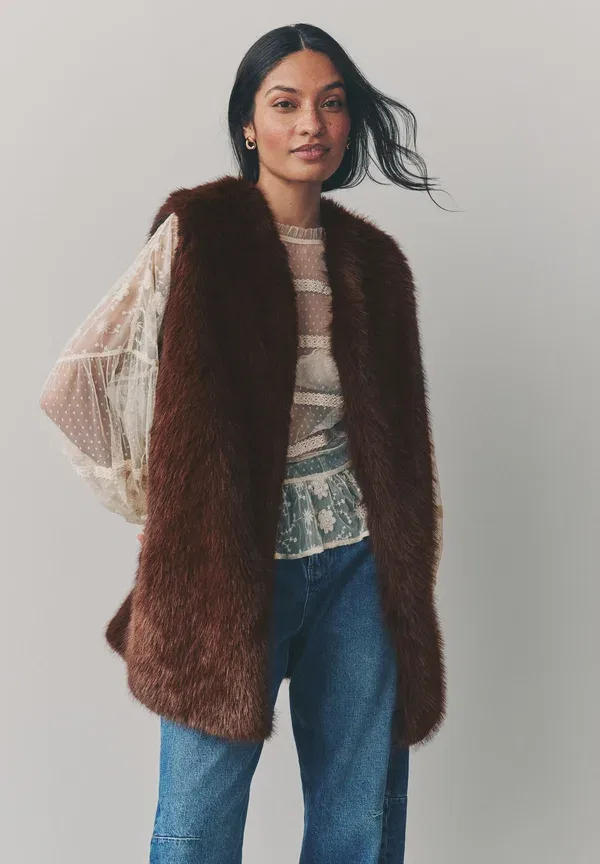 Жилет из искусственного меха Longline Next, chocolate brown, коричневый/шоколадный