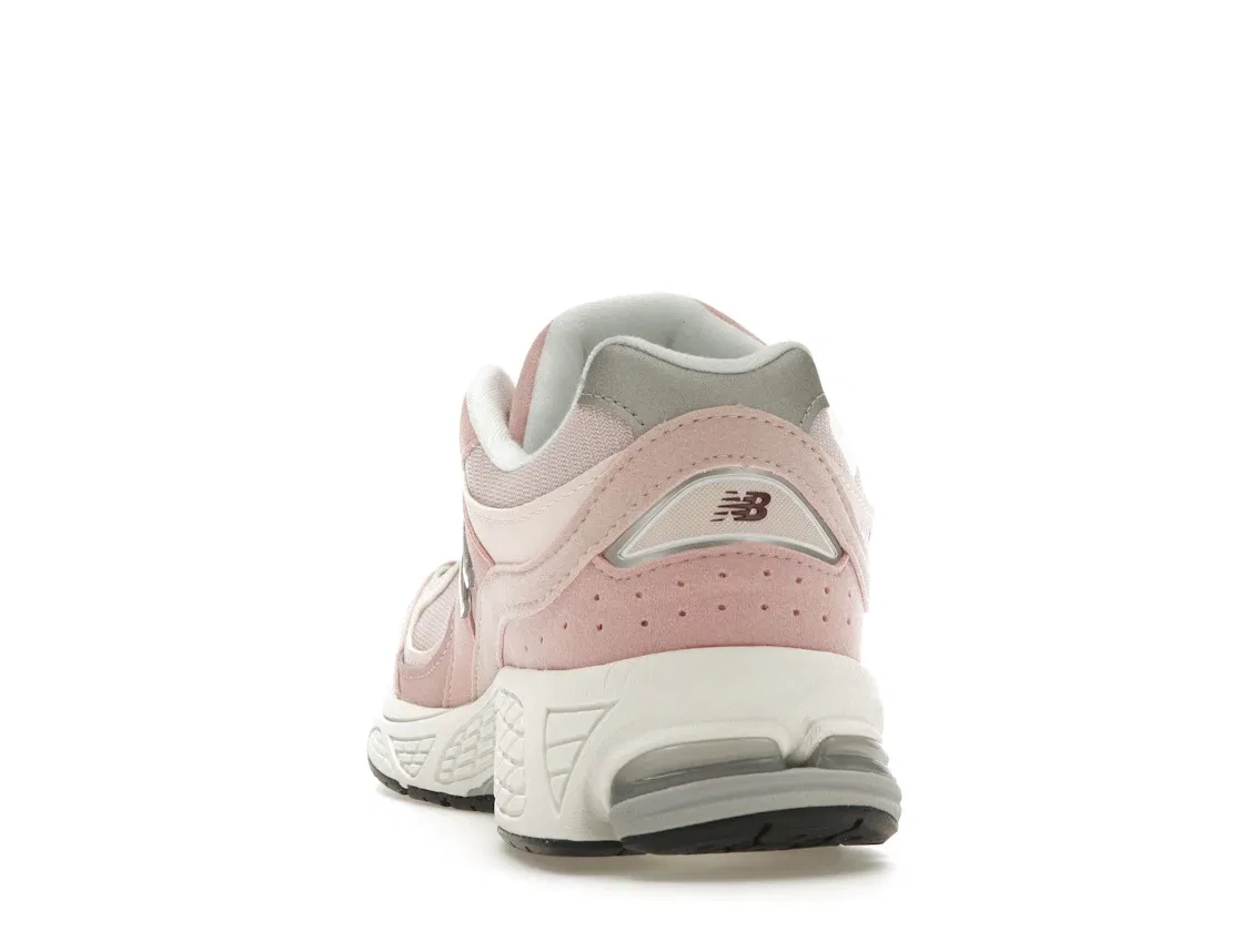 Детские кроссовки для активного отдыха New Balance 2002R, Pink Sand/Quartz Pink — фото 4