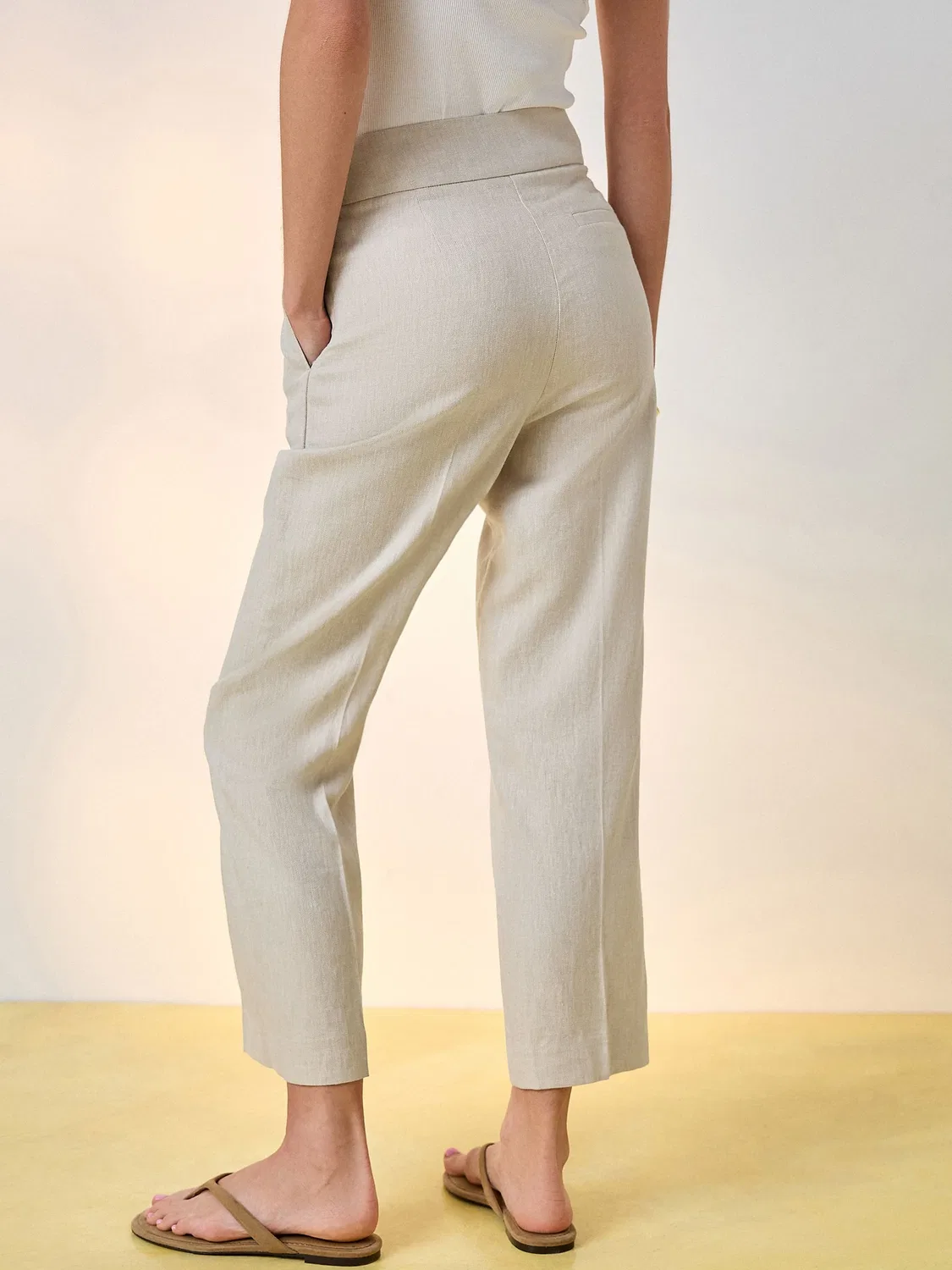 Брюки зауженные укороченные с защипами Neutral Beige Next, нейтральный бежевый — фото 3