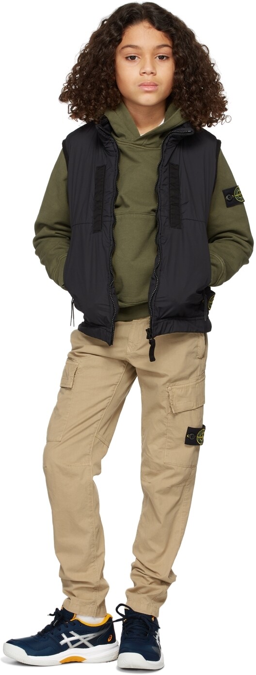 

Детский черный жилет с капюшоном Stone Island Junior