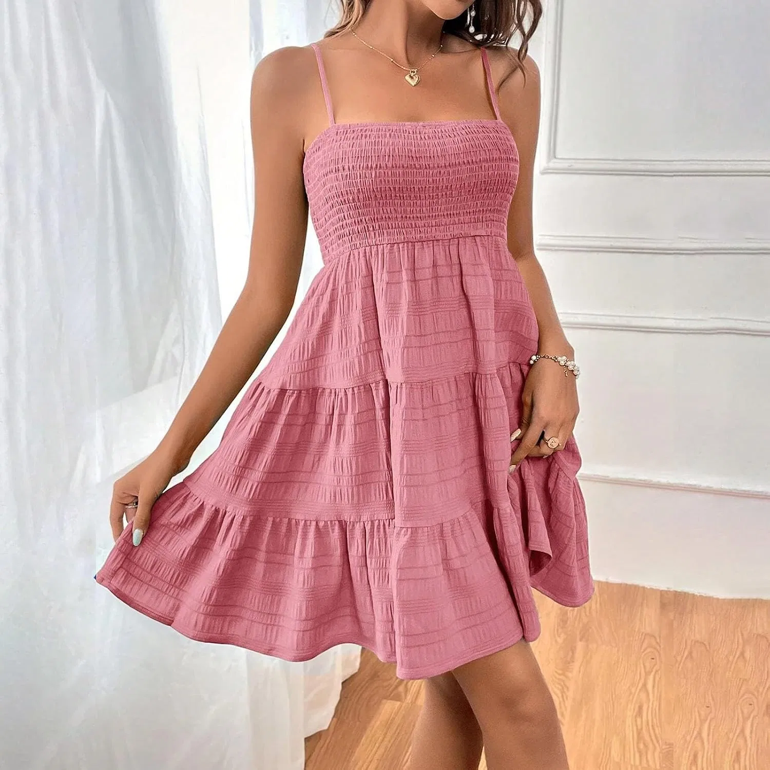 Женское мини-платье на бретелях с смок-деталью, Pink — фото 3