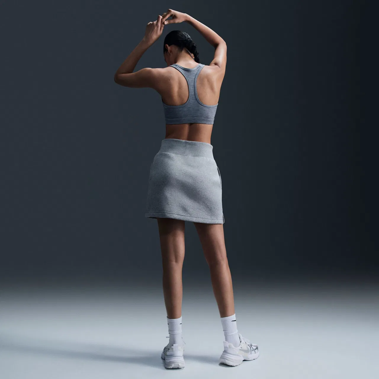 Женский спортивный бюстгальтер средней поддержки Dri-FIT Swoosh Nike, цвет White/Smoke Grey — фото 2