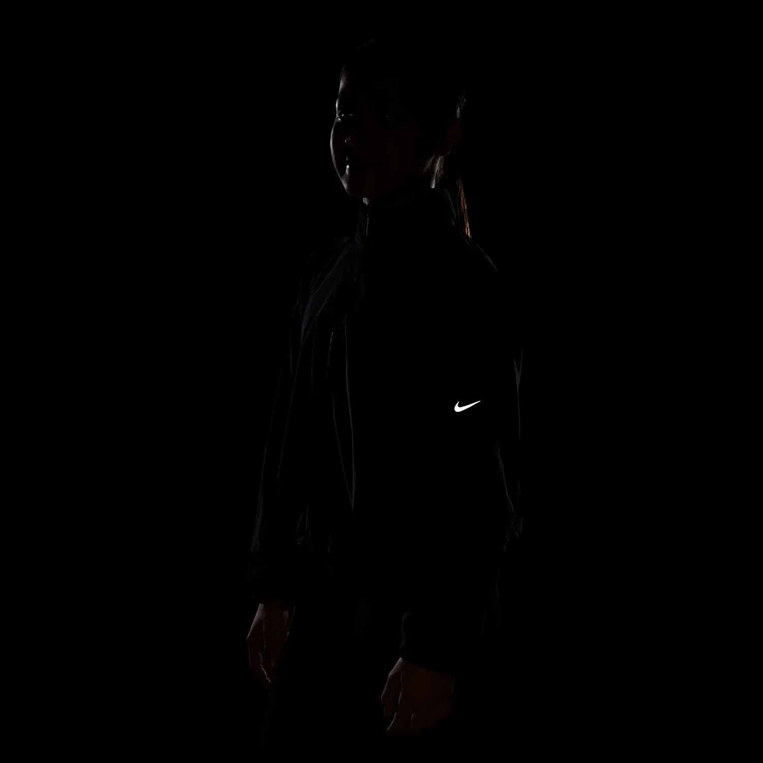 Детская куртка для девочек с УФ-защитой Nike MAVN Rpl Uv Run Jkt, Negro — фото 4