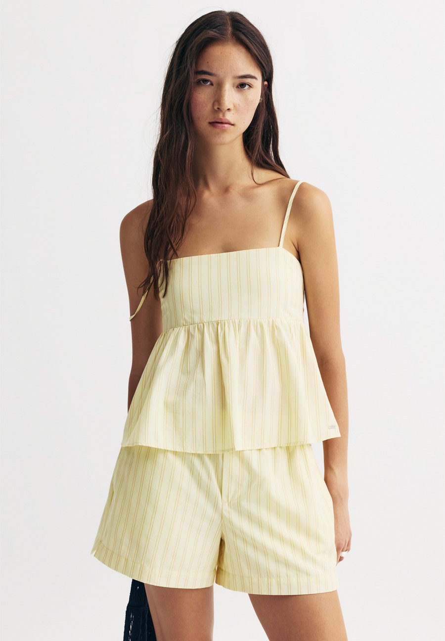 

Топ PULL&BEAR Top, Light Yellow
