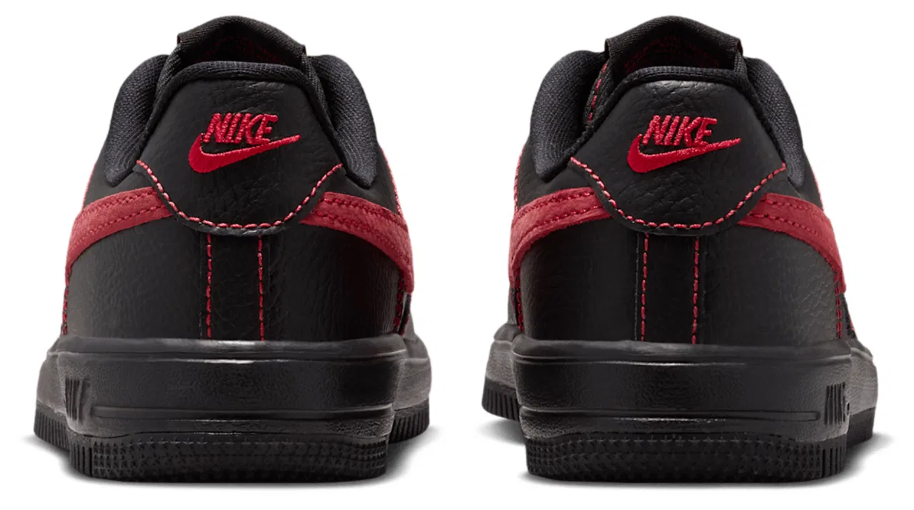 Кроссовки для мальчиков Nike Force 1 Low LV8 3 Lace, цвет Black/Black/Univ Red — фото 3