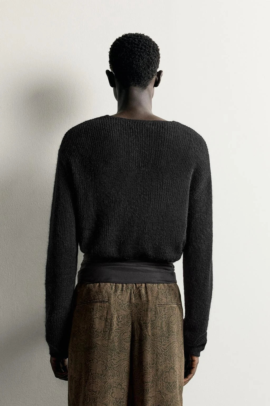Джемпер Zara с V-образным вырезом, фактурный, черный — фото 2