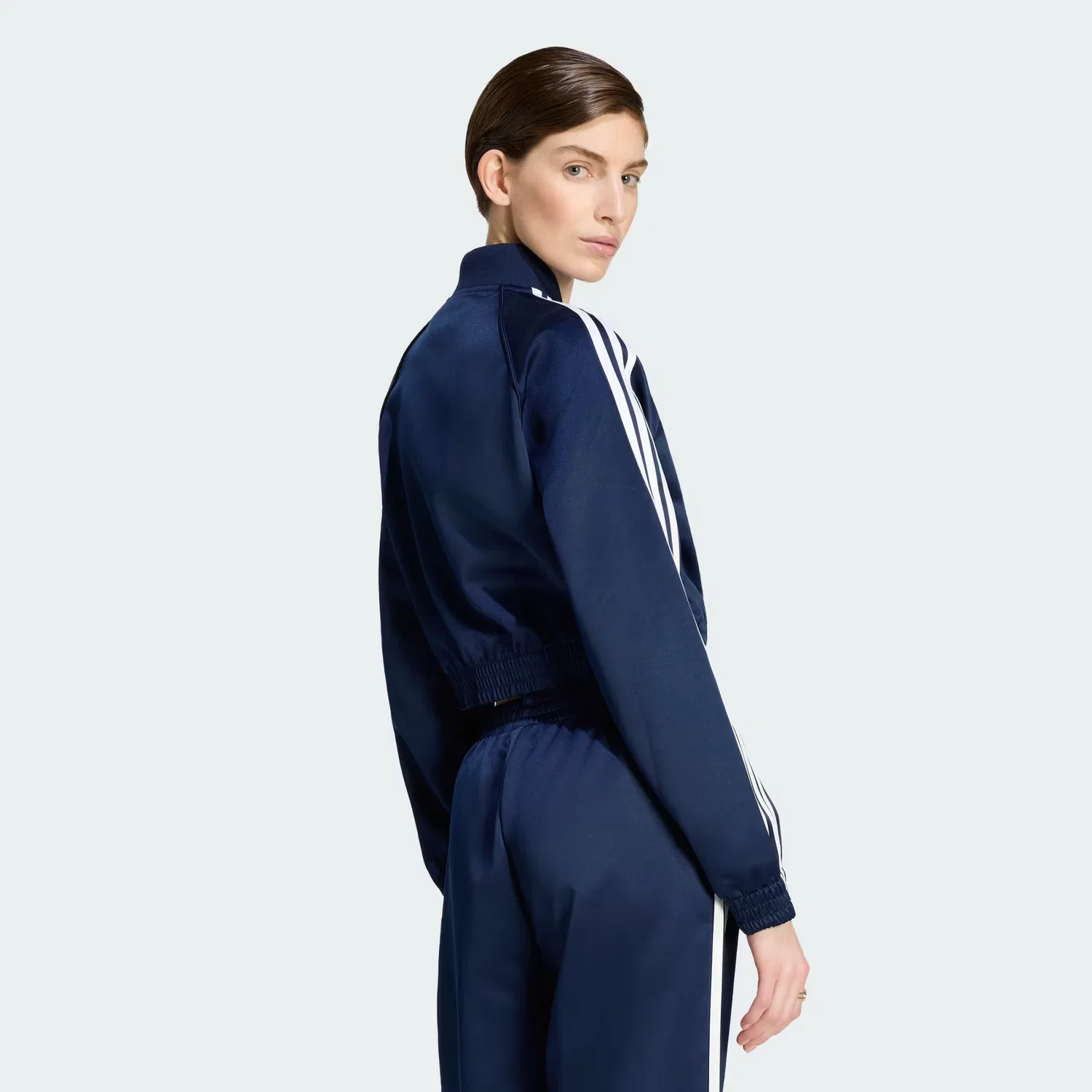 Женская куртка-бомбер из атласа Satin SST Adidas Originals, темно-синий/белый — фото 2