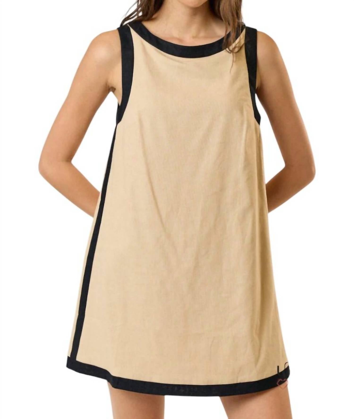 

Розелин Контрастная деталь Мини-платье без рукавов с лодочкой в цвете тауп Lalavon, Taupe