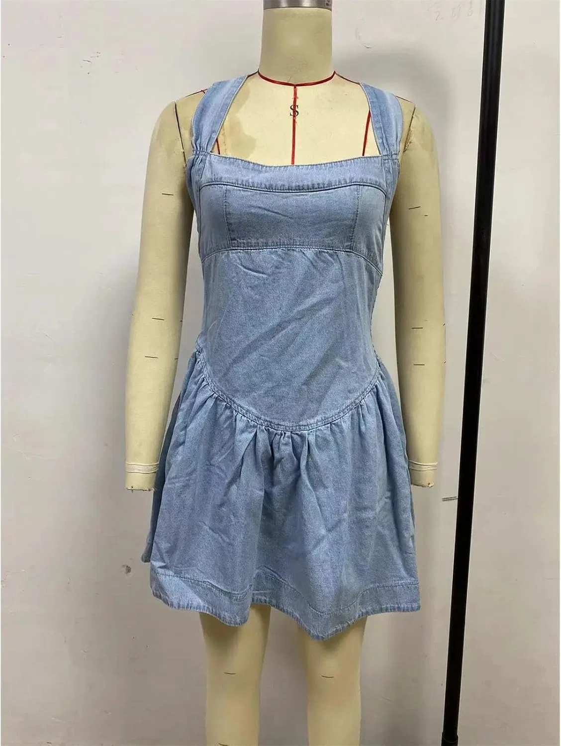 Женское джинсовое платье на тонких бретелях с кружевной шнуровкой A-line, Light Blue — фото 3