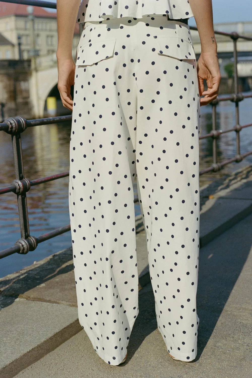 Брюки в горошек с бочкообразным верхом ZARA, Blue/White — фото 4