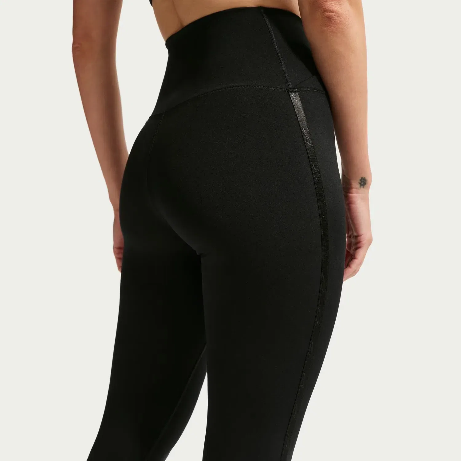 Женские леггинсы из полиэстера с эластаном Nike, Negro — фото 4