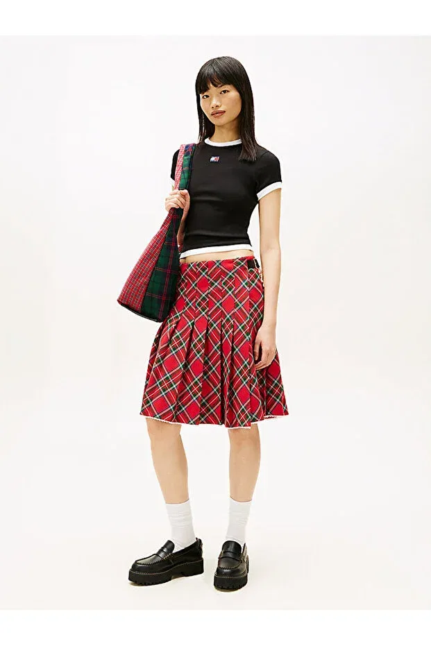 Женская футболка с принтом TJW Slim Sh Badge SS Rib Ext Tommy Hilfiger, Black — фото 3