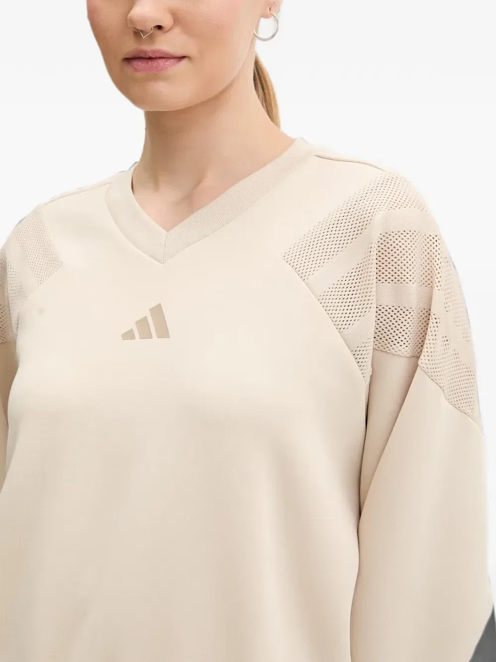 Топ с V-образным вырезом и сетчатой вставкой Adidas, бежевый — фото 4
