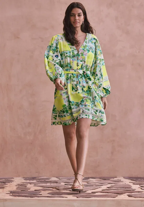 Платье-рубашка с принтом Tall fit long sleeve mini occasion dress Next, green pink floral, зеленый/розовый