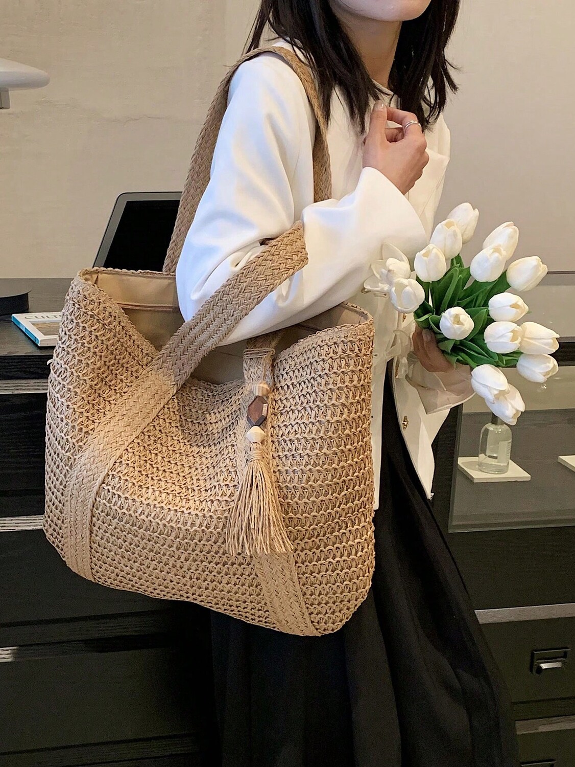 

Сумка с декором кисточкой, хаки