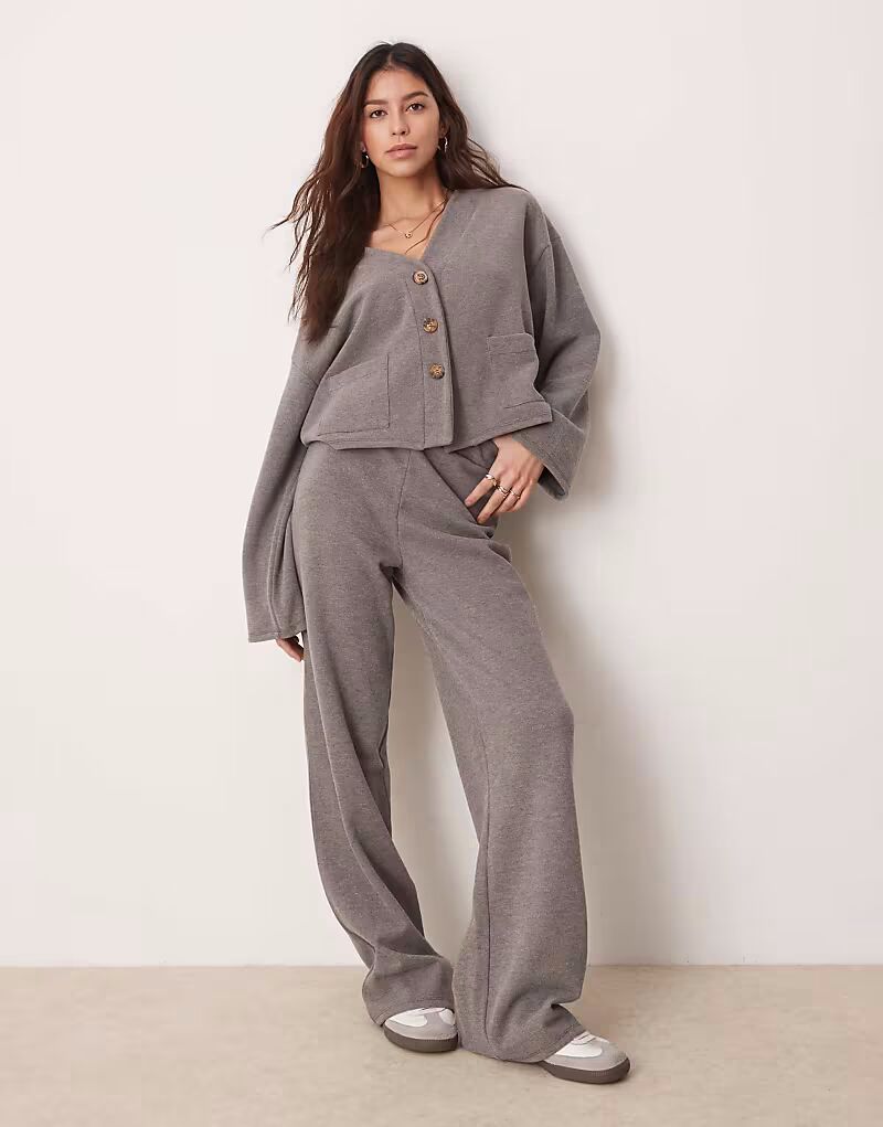 

Мягкие широкие брюки ASOS DESIGN из комбинезона в угольно-мелованном цвете