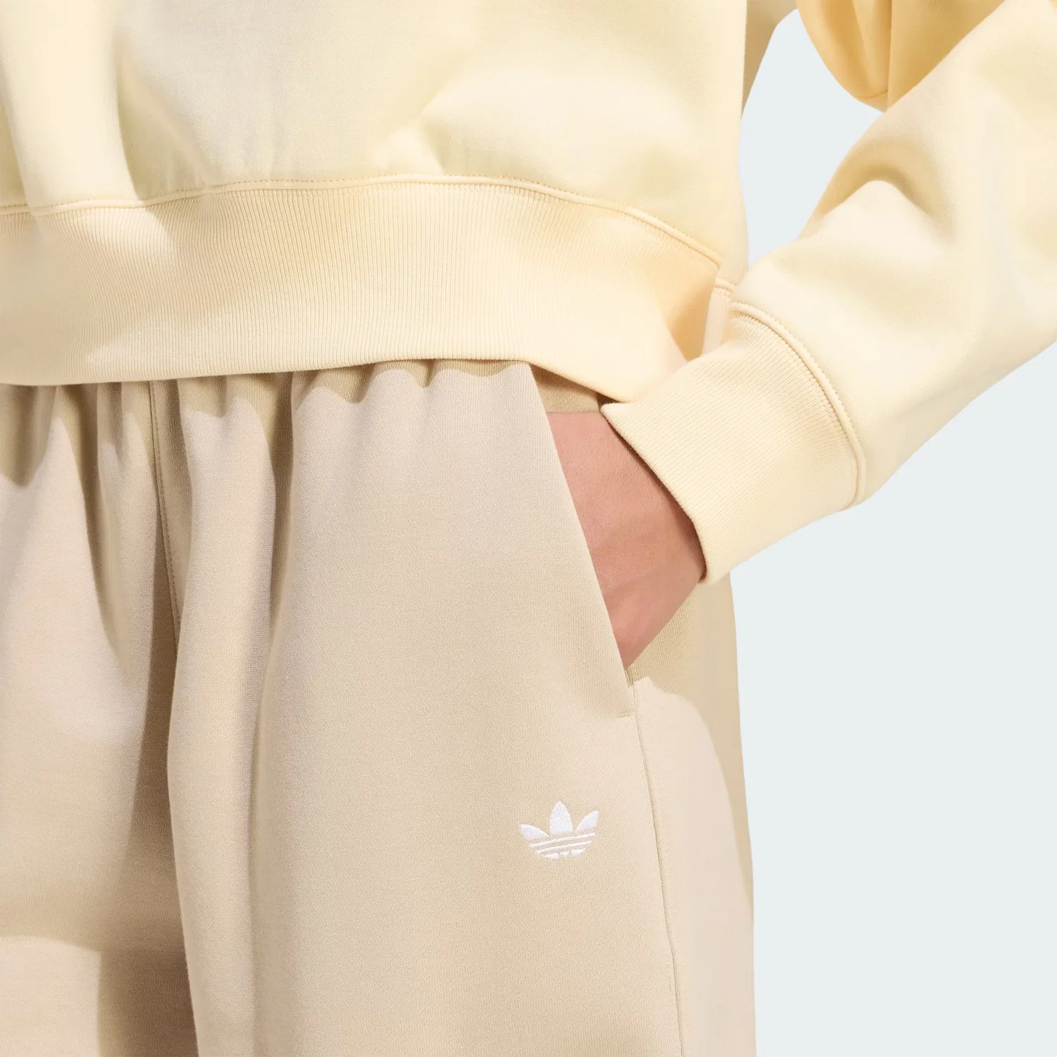 Зауженные брюки Adidas Originals Essentials цвета хаки — фото 4