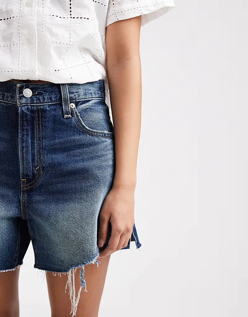 Джинсы-шорты Levis с эффектом потертости и ребристости, средне-синий — фото 4