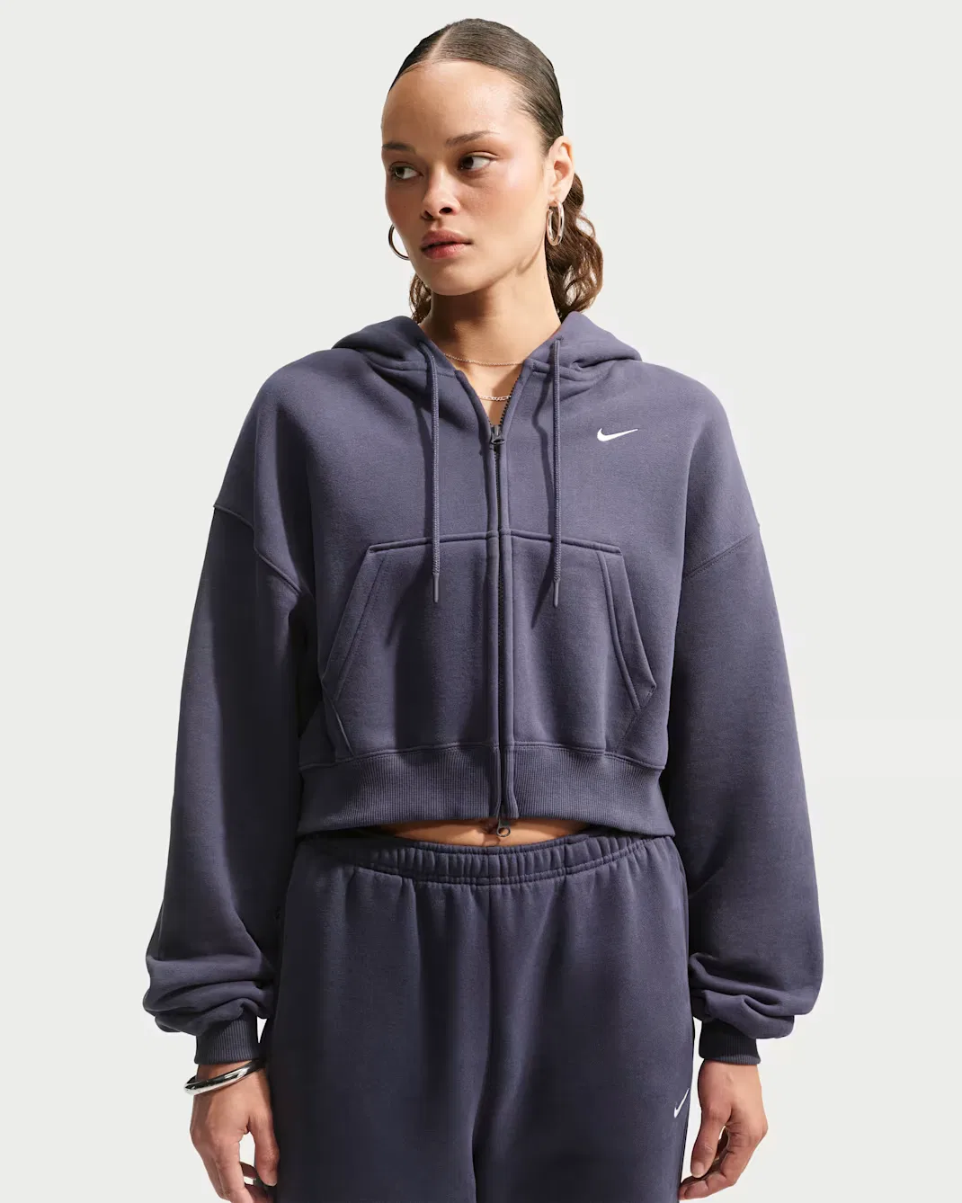 Женская укороченная толстовка оверсайз на молнии Nike Studio Fleece Medium Weight, Gridiron/Sail — фото 3