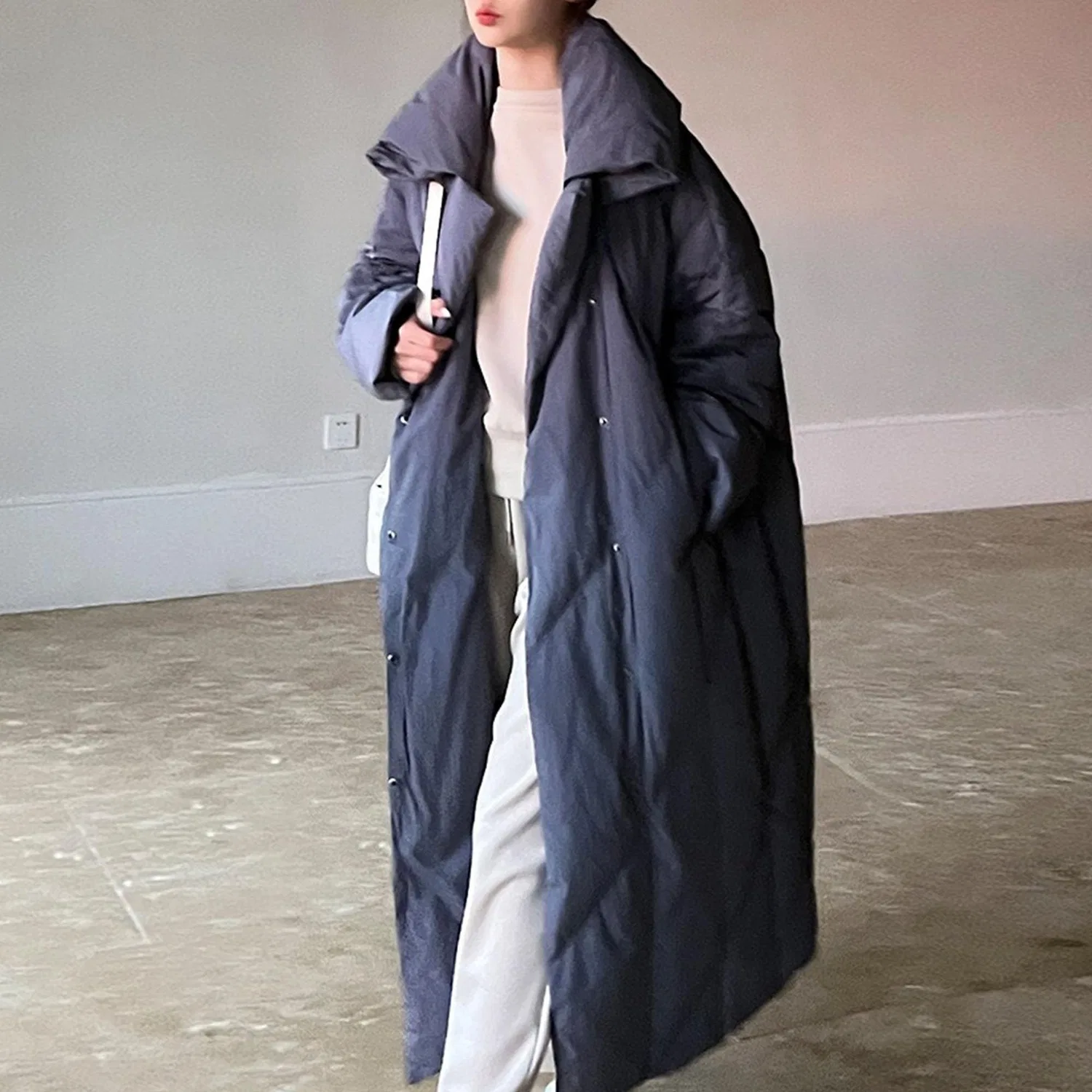 Женское длинное стеганое пальто oversize с карманами, Grigio — фото 2