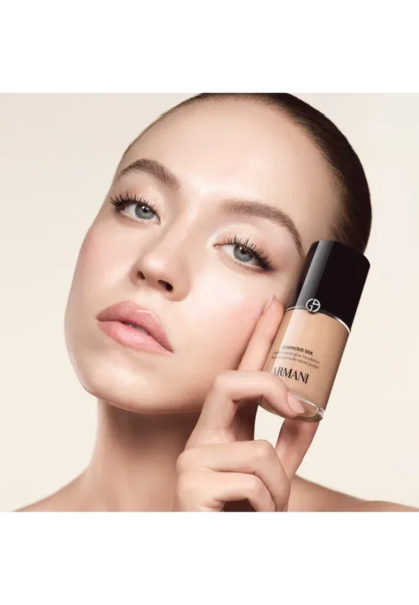 Сияющая шелковая основа под макияж - тональный крем 30 мл Armani Beauty, цвет 1 — фото 3