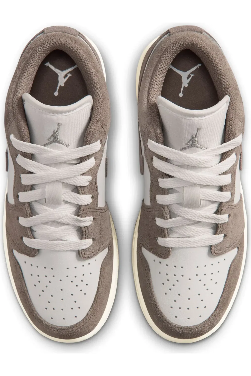 Детские кроссовки баскетбольные Nike Air Jordan 1 Low, Olive Grey/English Stone — фото 3