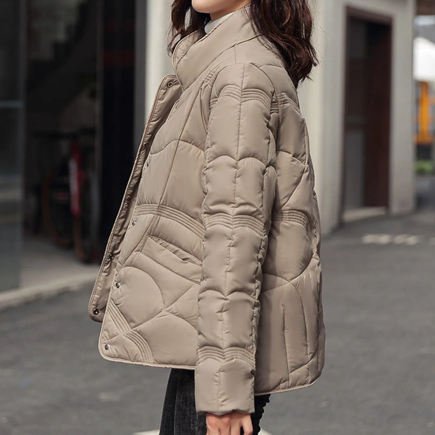 Женская утепленная куртка с капюшоном, длинным рукавом, стеганая, dark khaki — фото 2