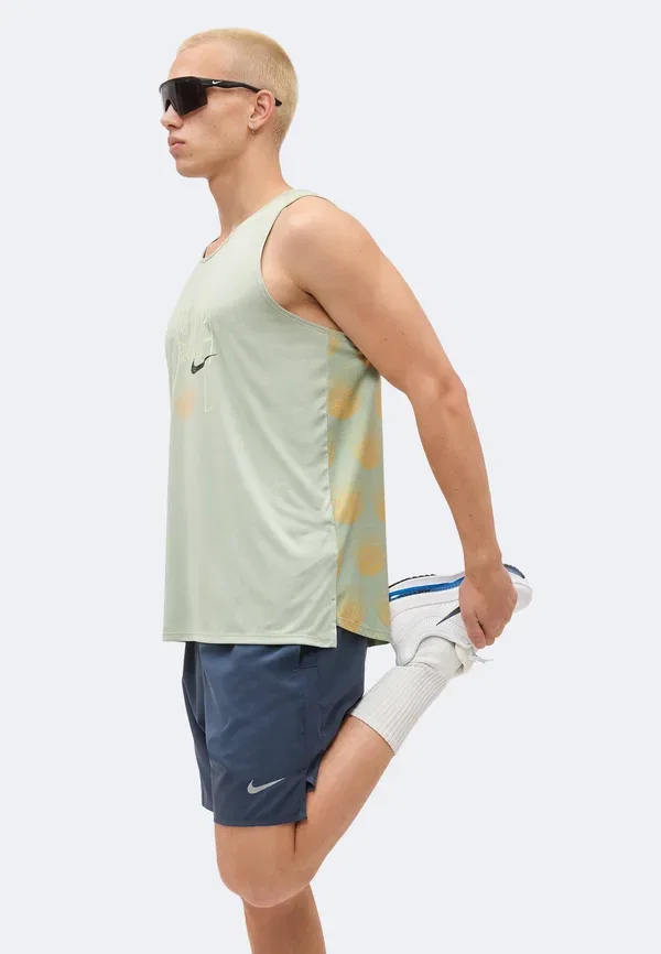 Топ бесшовный с принтом Stride Nike Performance, Jade Horizon — фото 4