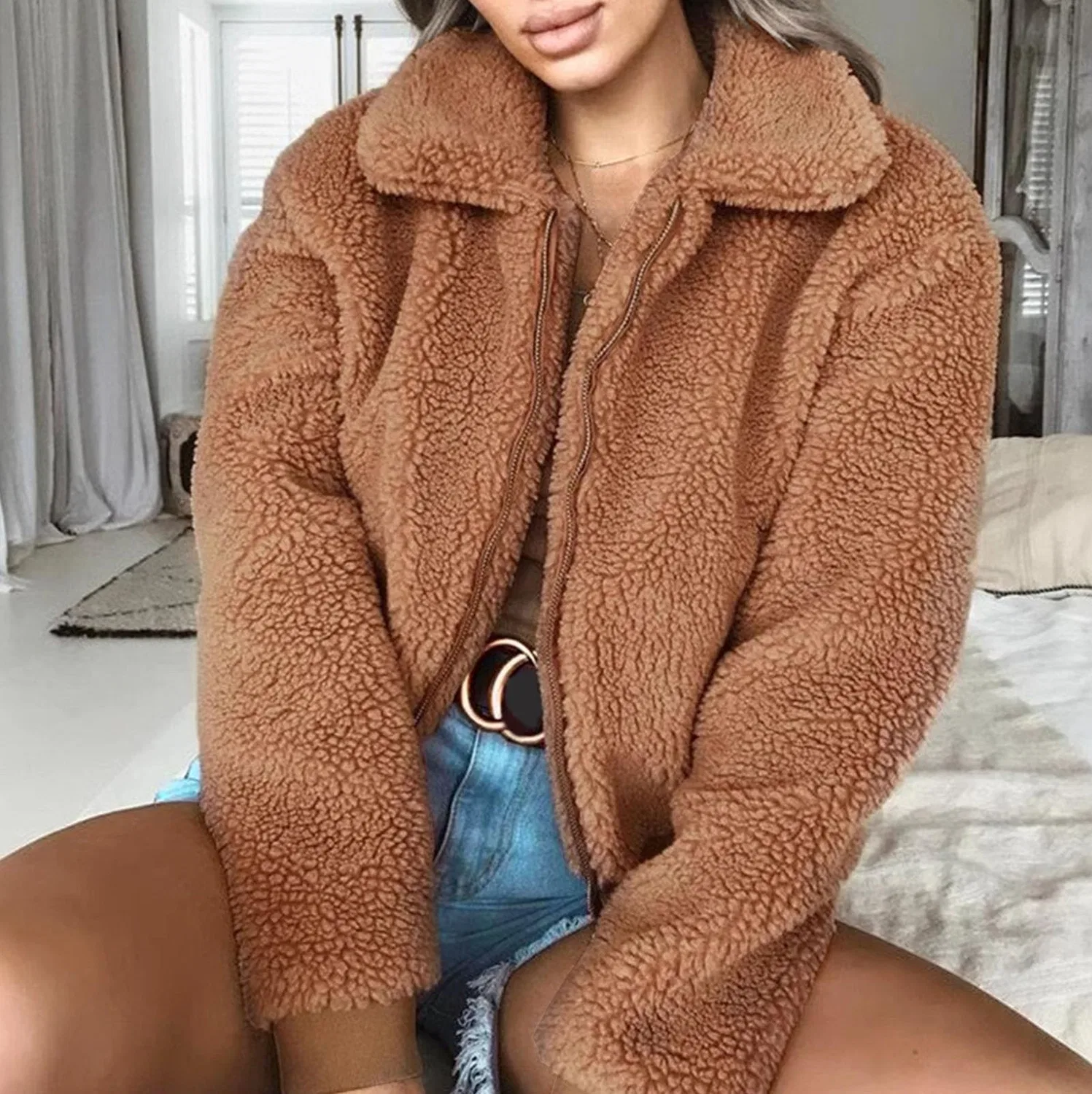 Женское зимнее пальто из искусственного меха с карманами, Camel — фото 2