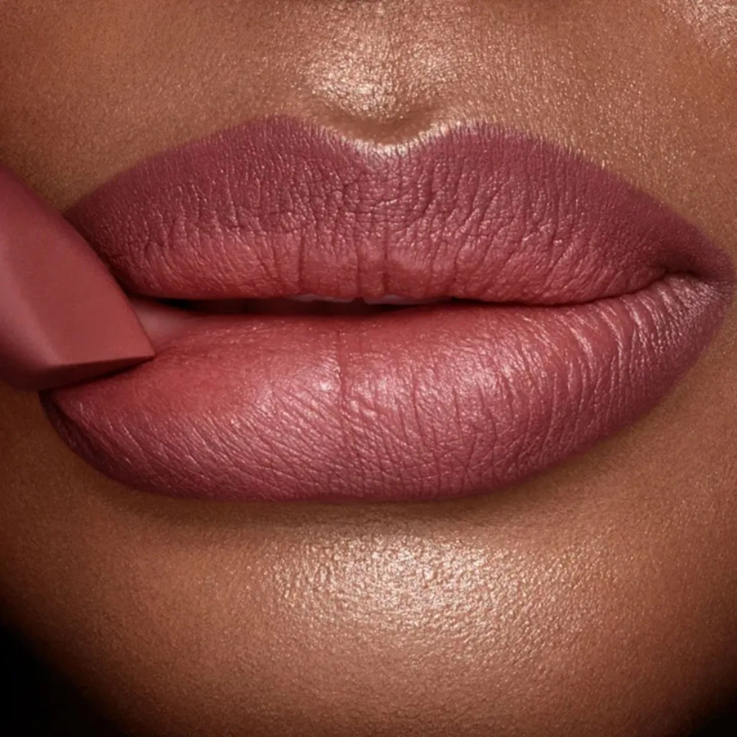 Помада матовая Charlotte Tilbury Matte Revolution, Pillow Talk Medium — фото 3