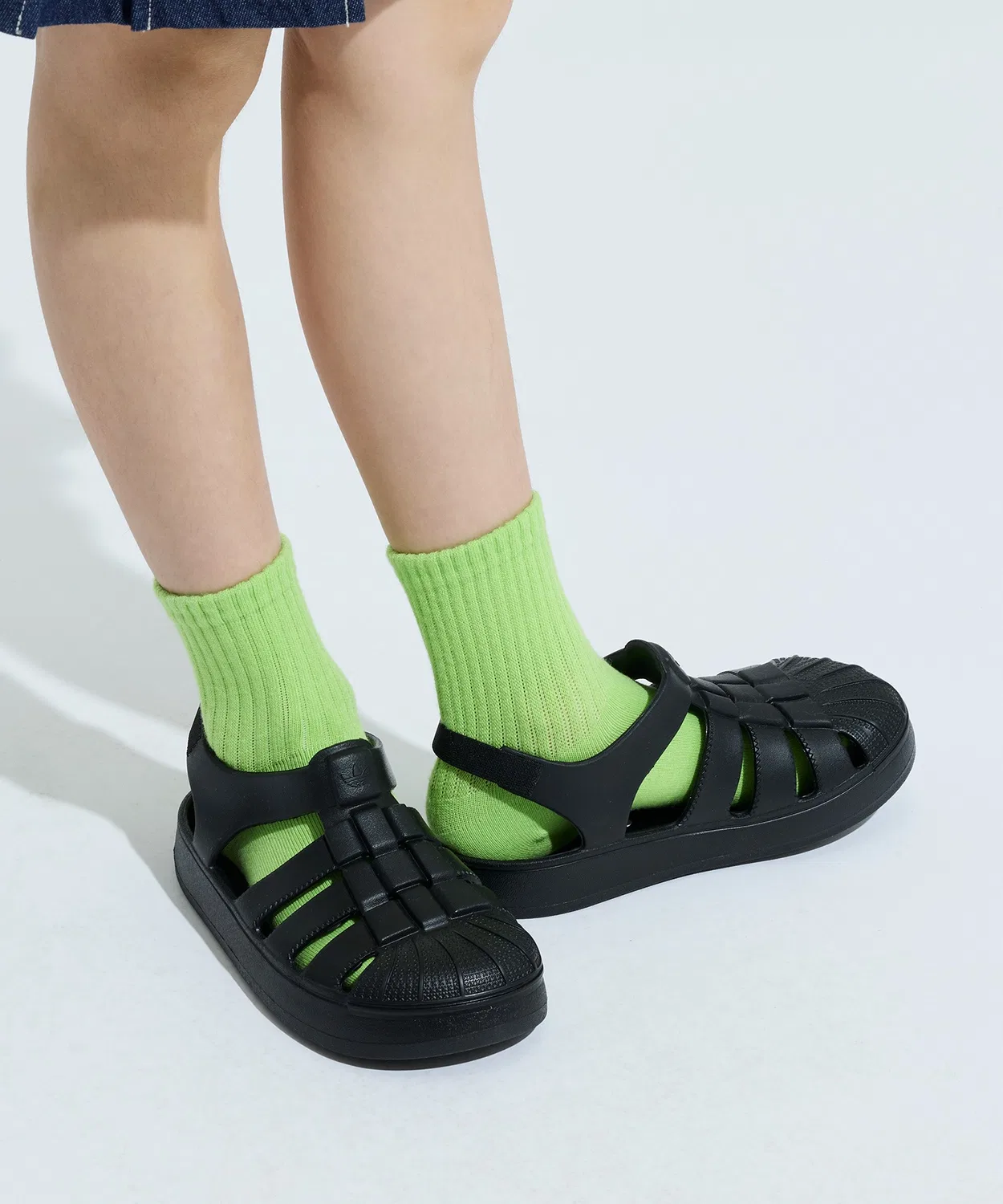 Детские сандалии с закрытым носком SST Black Adidas — фото 3