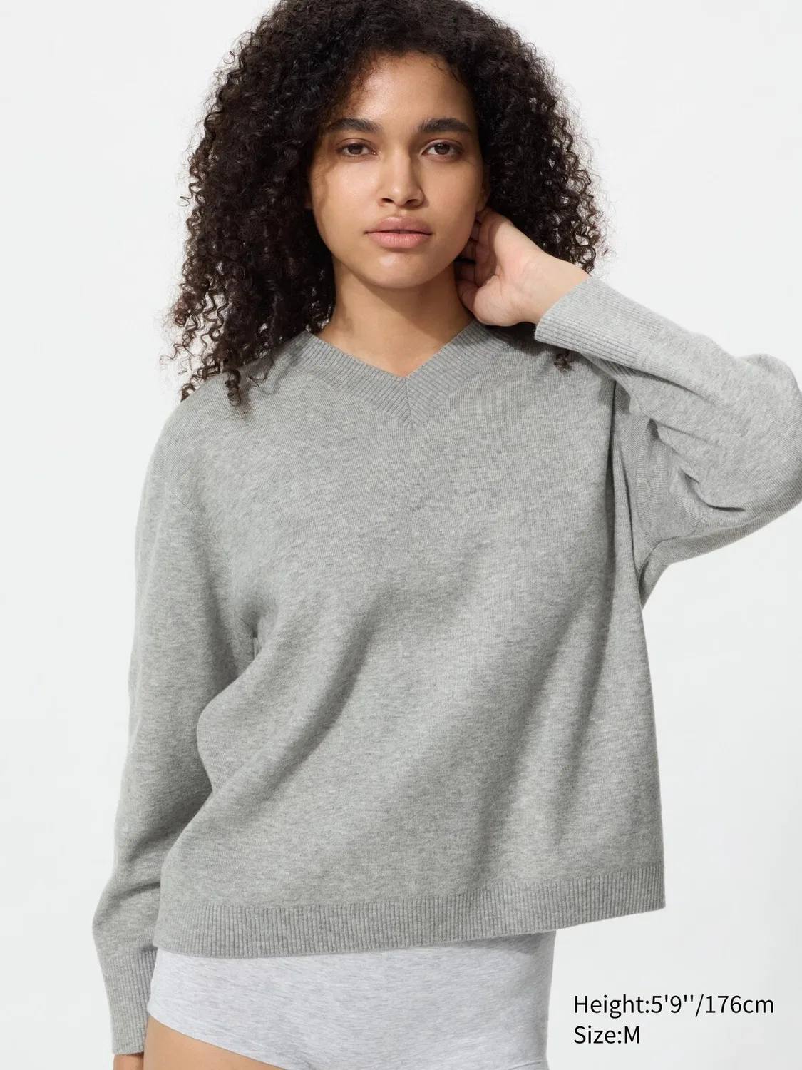 Свитер Uniqlo, V-образный вырез, для повседневной носки с брюками, серый
