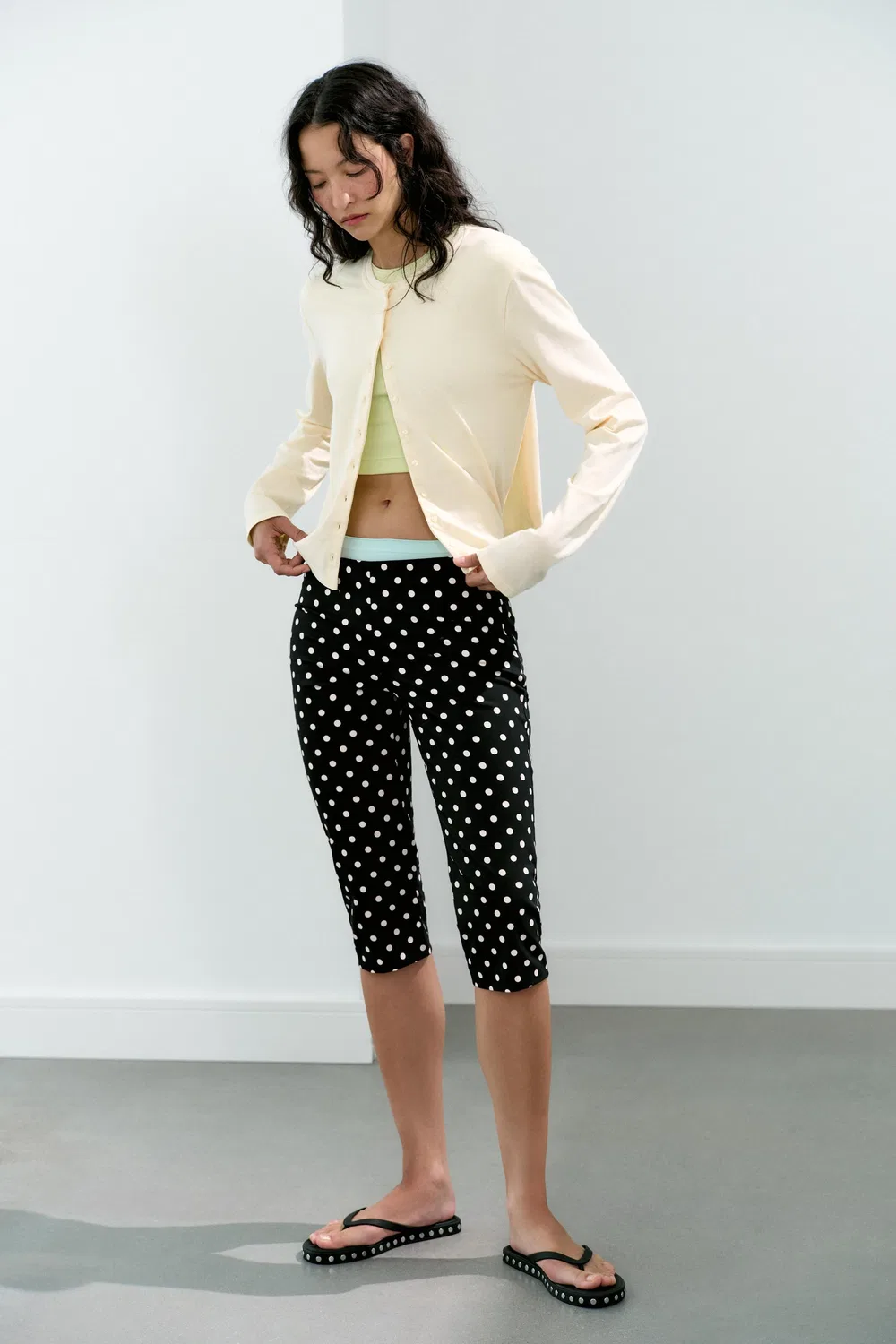 Брюки-капри в горошек ZARA, Black/White