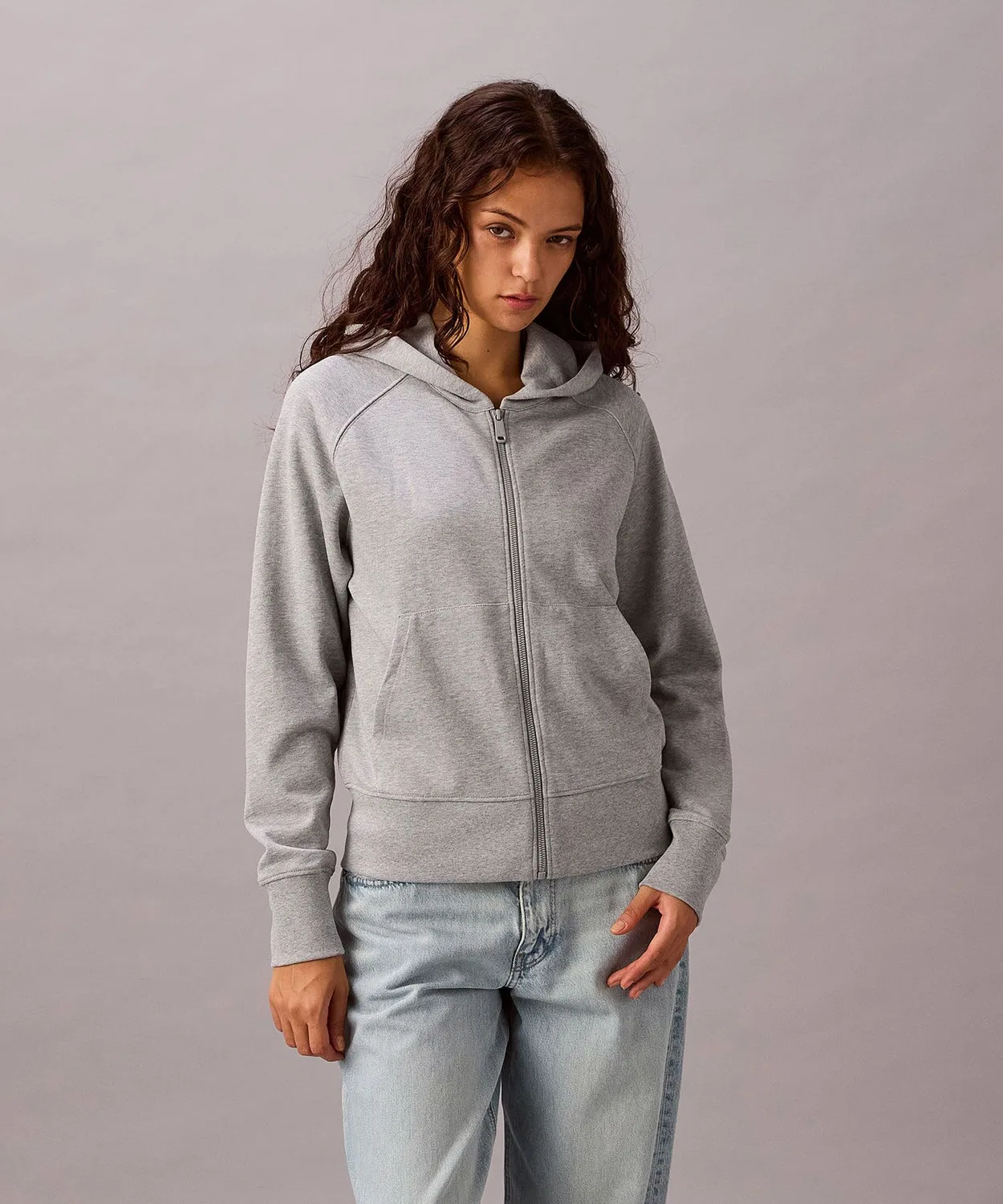 Флисовая кофта Calvin Klein Jeans с zip-застежкой, серая — фото 2