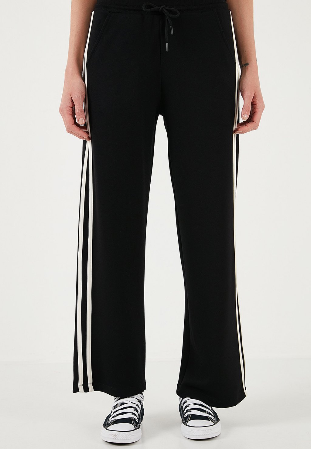 

Спортивные штаны REGULAR FIT LELA, черный