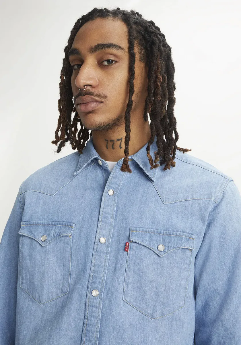 Джинсовая рубашка Levi's "LE BARSTOW WESTERN STAND", с нагрудными карманами, цвет Light Indigo — фото 4