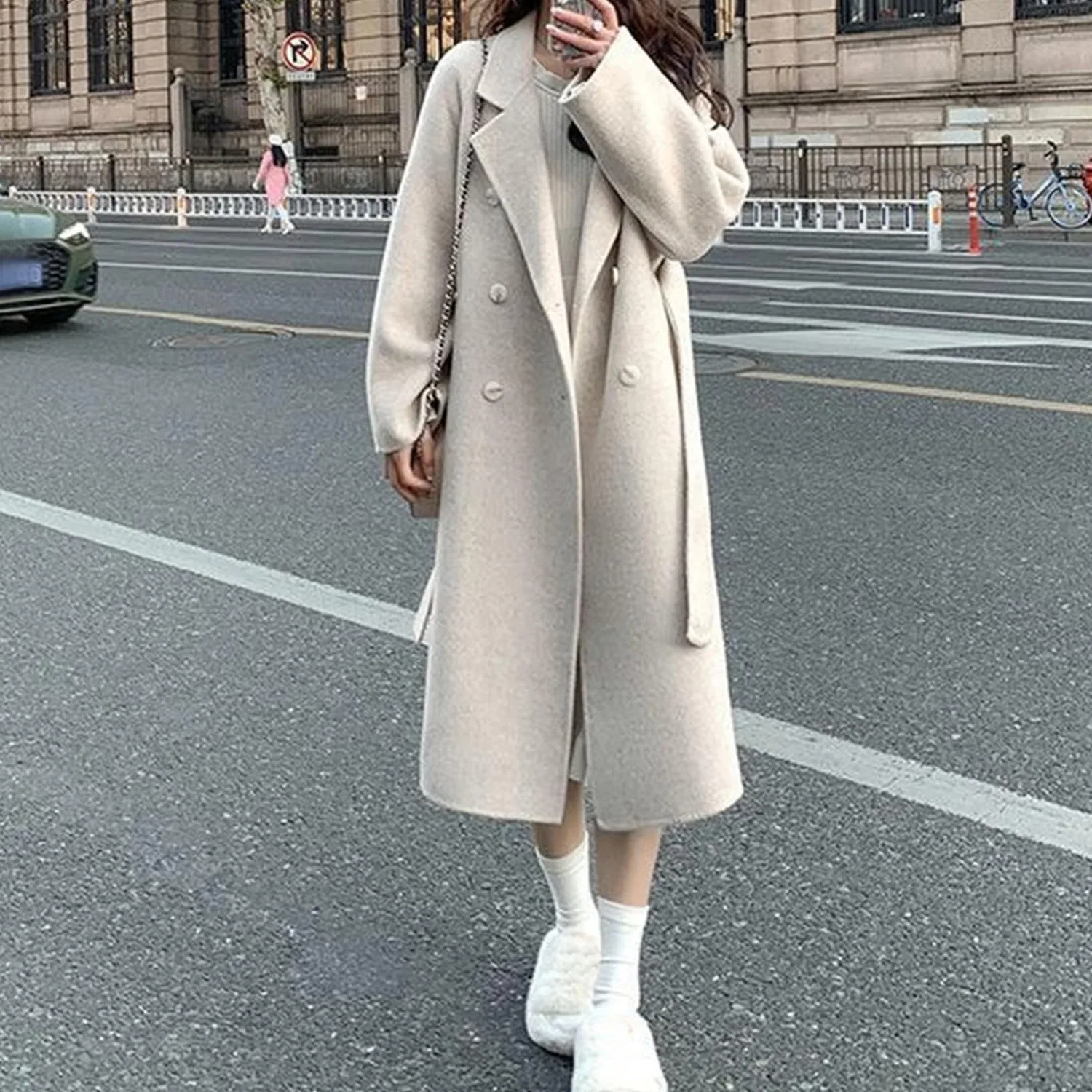 Женское синее пальто с поясом, двубортное, с лацканами, Apricot — фото 3