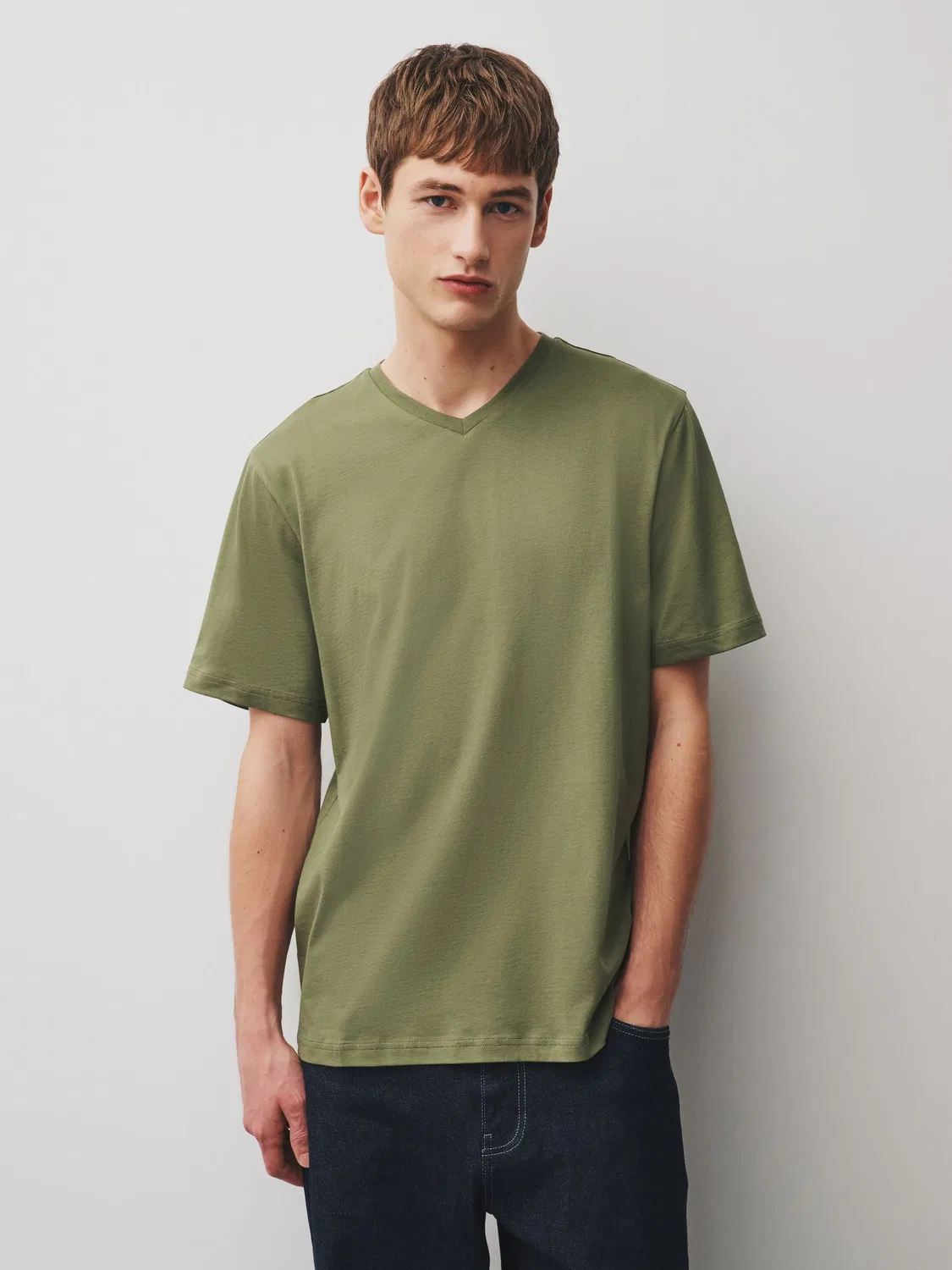 Футболка V-образный вырез Regular Fit Essential Next, зеленая