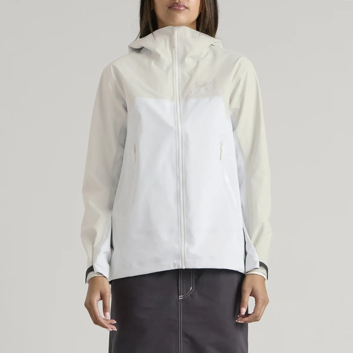 Женская куртка Beta с капюшоном Arcteryx, Sea Salt & Arctic Silk — фото 2