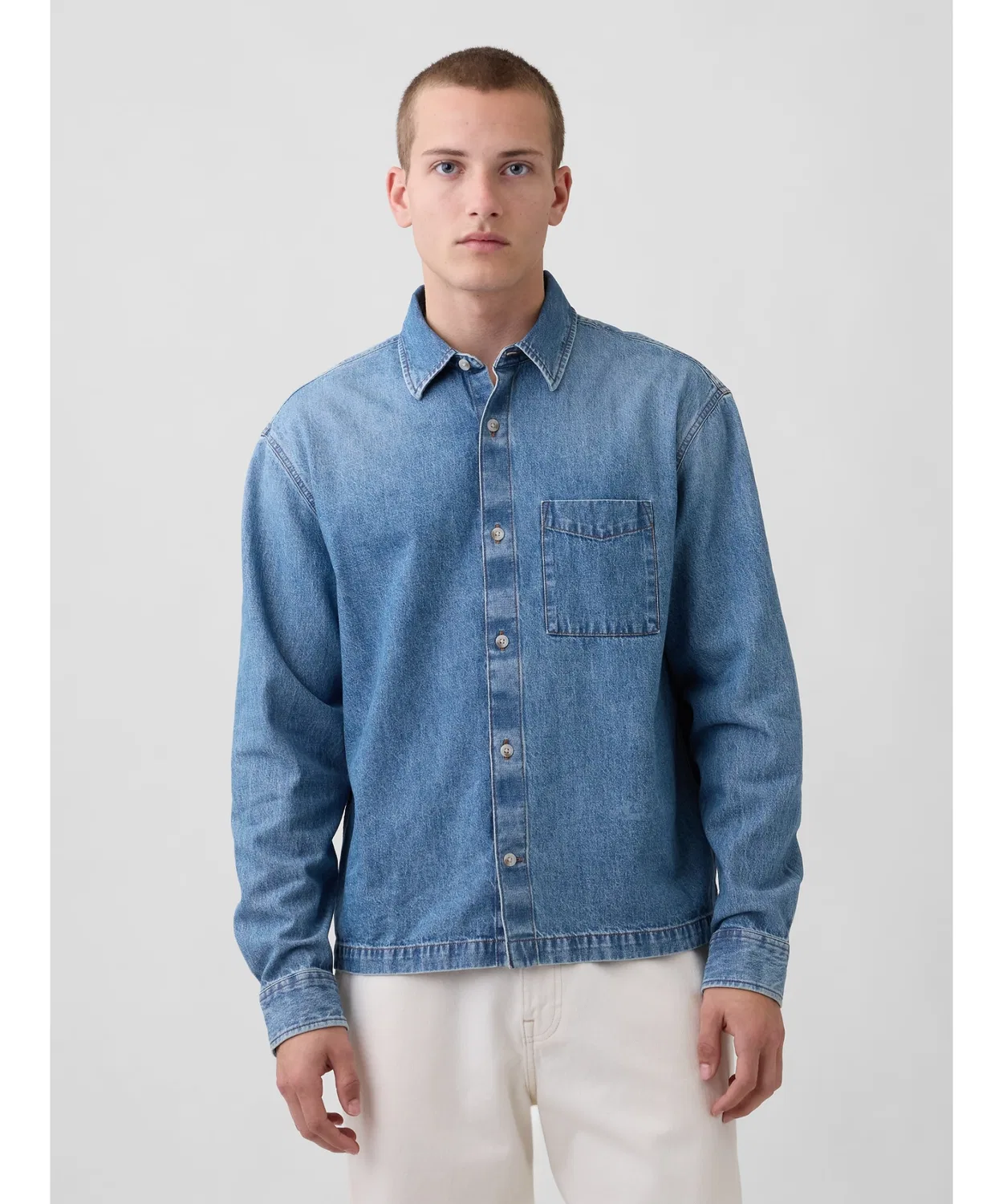 Мужская рубашка из денима свободного кроя с прямой линией низа, модель Straight Hem GAP, Indigo Blue