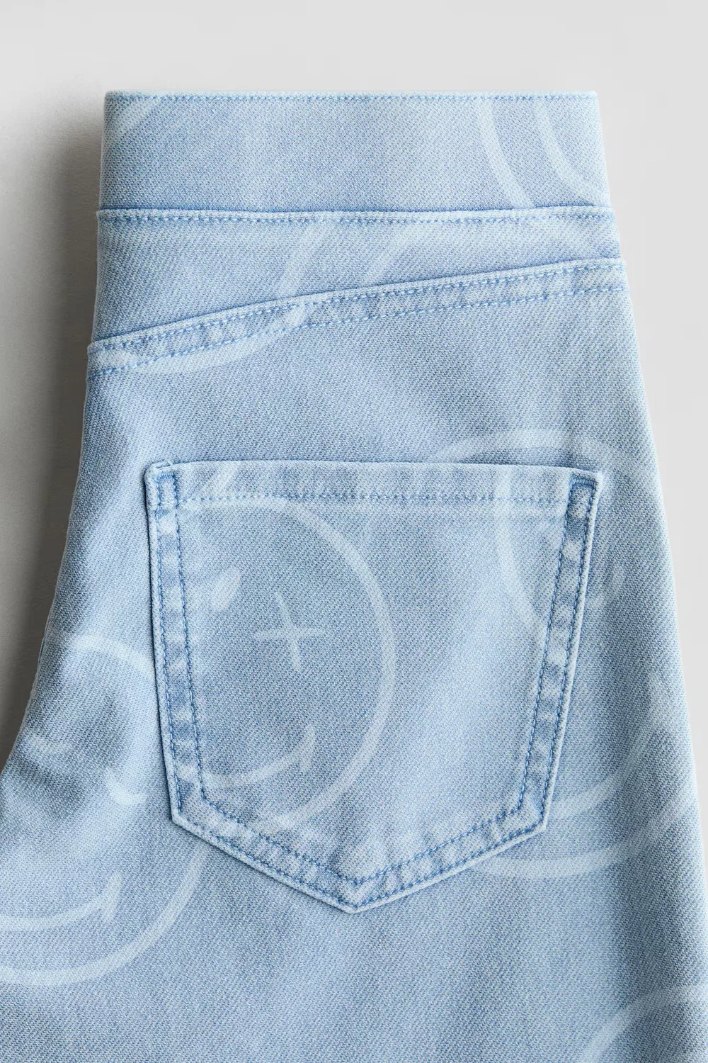 Широкие брюки в джинсовом стиле H&M, Helles Denimblau/Smileyworld — фото 4