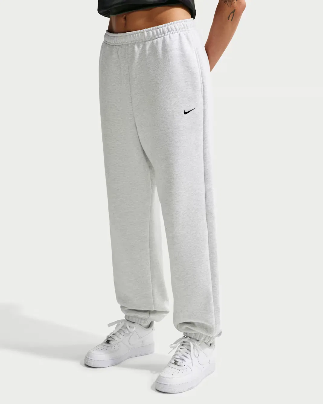 Женские брюки с высокой посадкой, свободного кроя и манжетами Nike Studio Fleece Medium Weight, Birch Heather/Black — фото 2